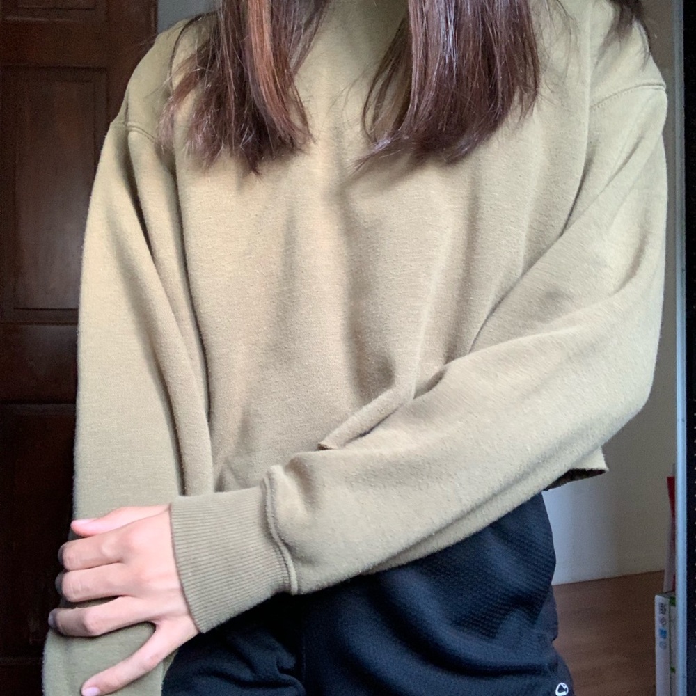 army green cropped crew neck
